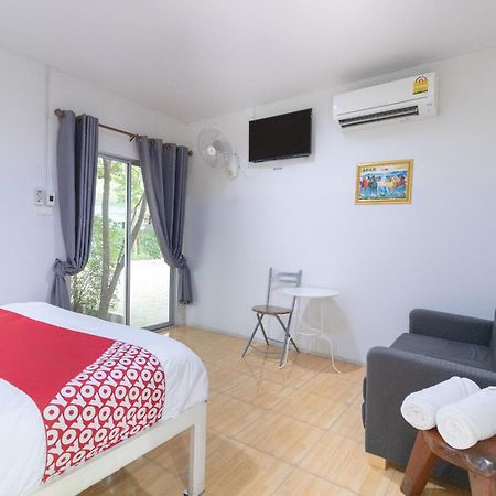 Oyo 644 Pong Pai House Hotell Bangkok Exteriör bild