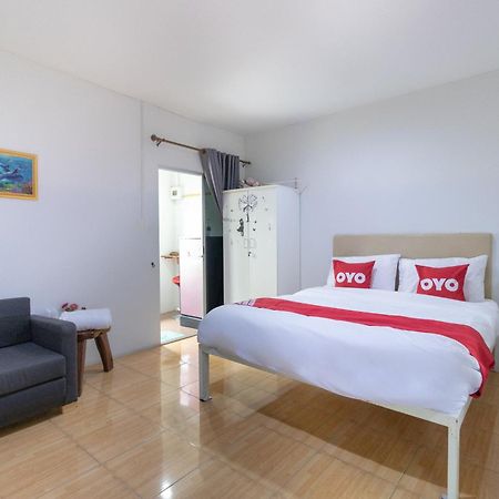 Oyo 644 Pong Pai House Hotell Bangkok Exteriör bild