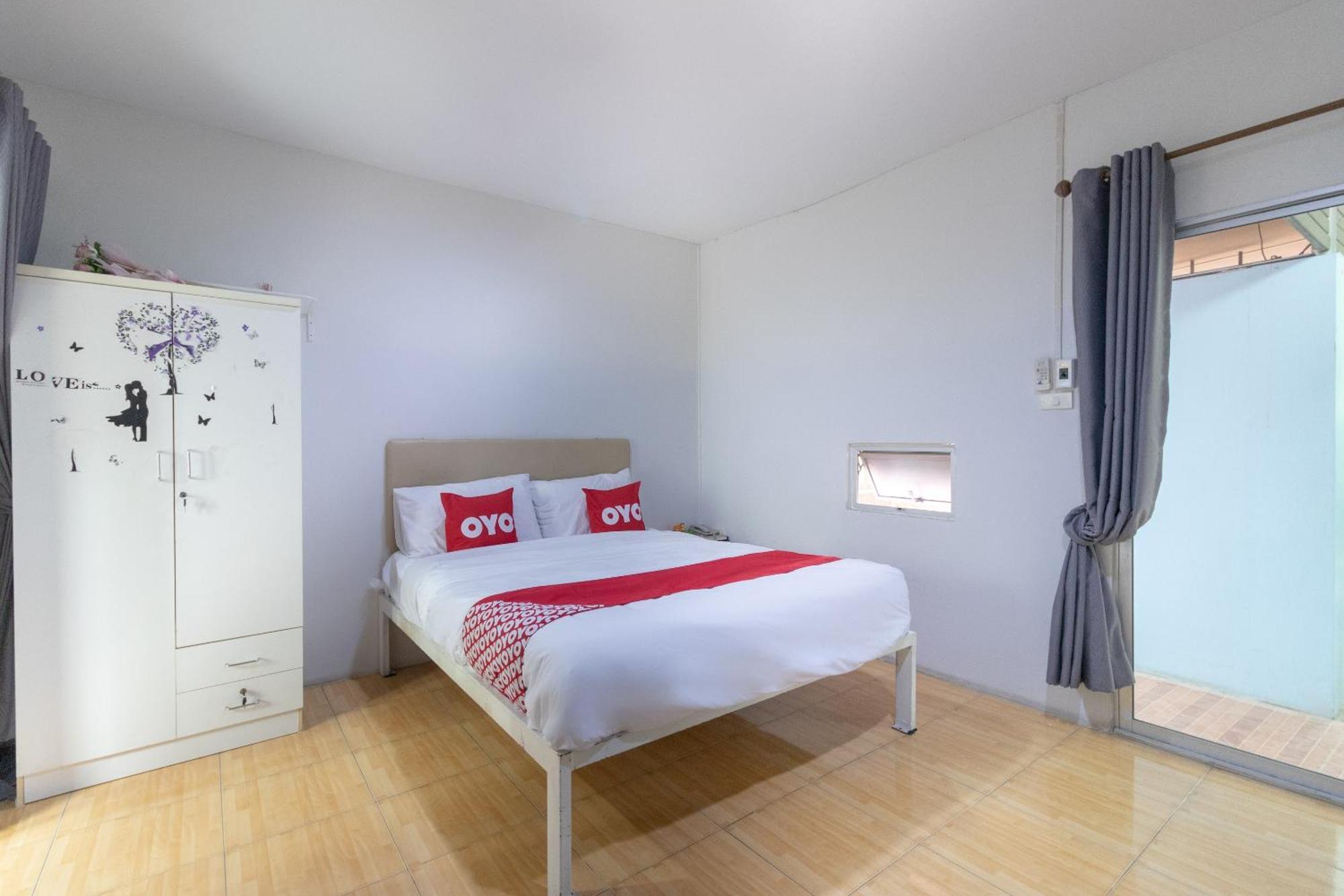 Oyo 644 Pong Pai House Hotell Bangkok Exteriör bild