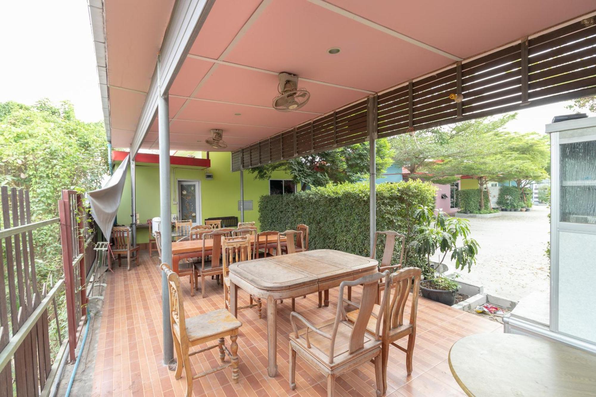 Oyo 644 Pong Pai House Hotell Bangkok Exteriör bild