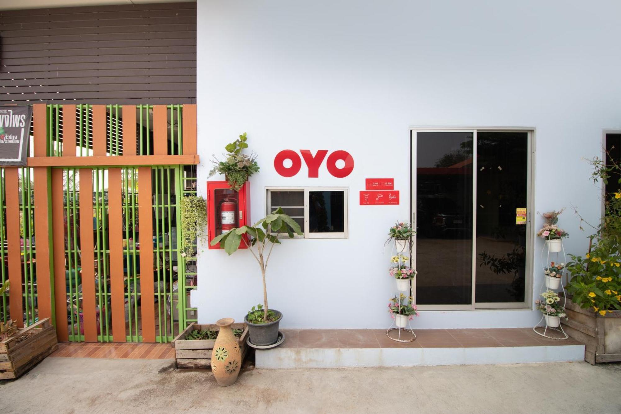 Oyo 644 Pong Pai House Hotell Bangkok Exteriör bild