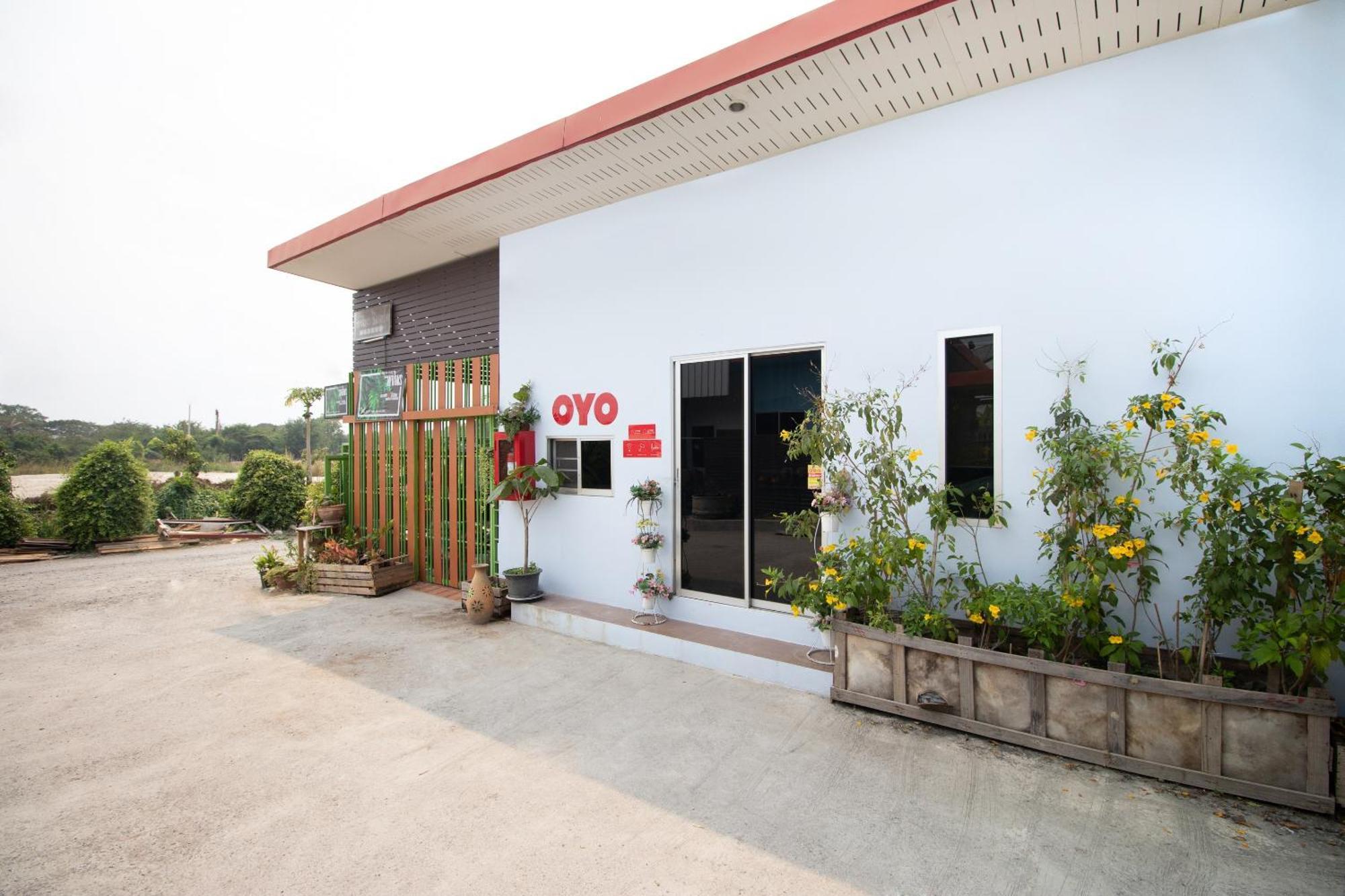 Oyo 644 Pong Pai House Hotell Bangkok Exteriör bild