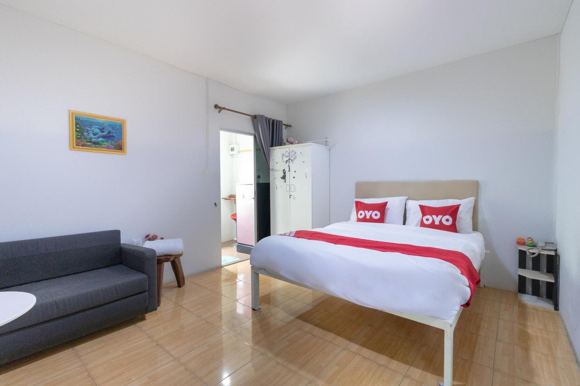Oyo 644 Pong Pai House Hotell Bangkok Exteriör bild