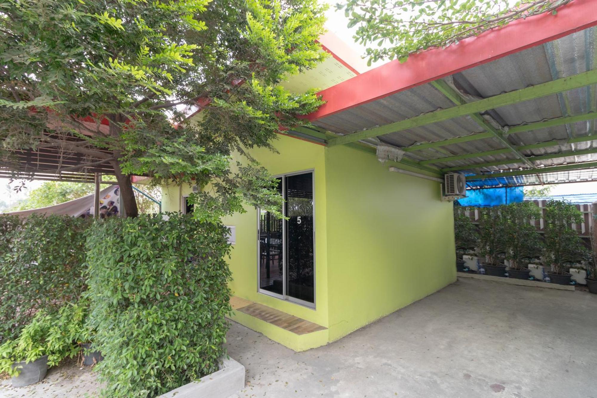 Oyo 644 Pong Pai House Hotell Bangkok Exteriör bild